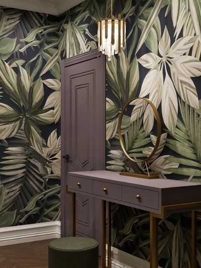 2020. Moscow. Begovoy District. One-bedroom apartment with a combined kitchen-living room, a separate kitchen island and a cute bathroom with pink flamingos. Eve Romanoff